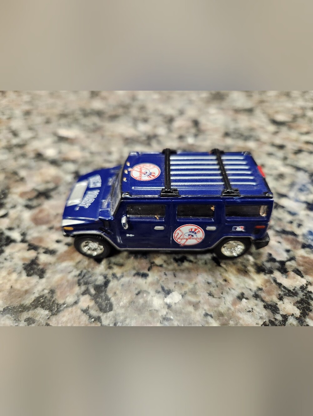 Fleer Collectible 2003 NY Yankees Hummer H2